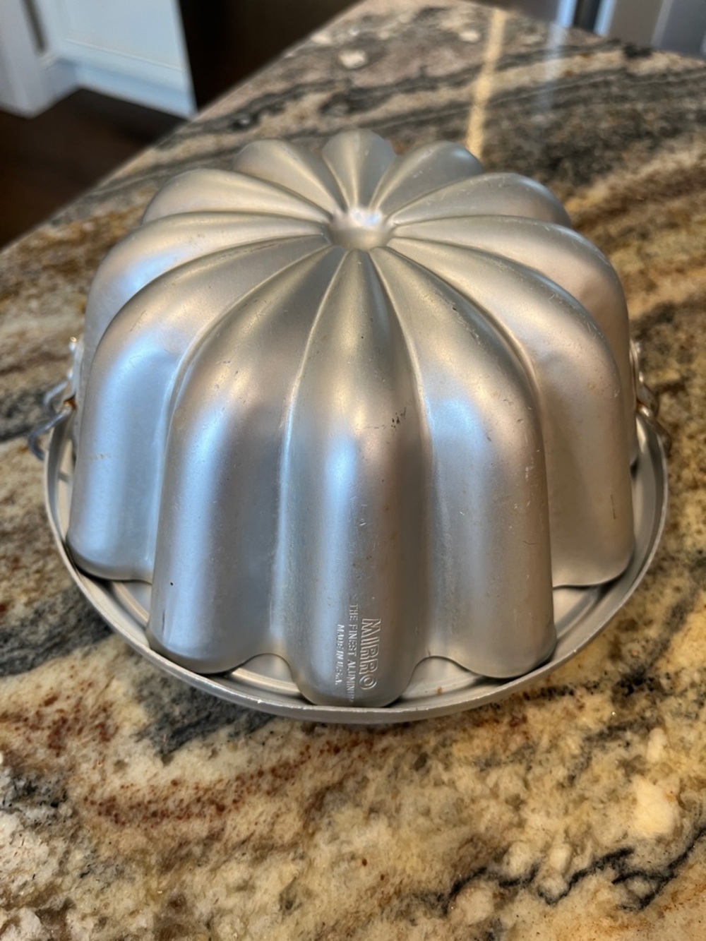 Mirro aluminum vintage Silver Fluted Bundt Cake Pan - Home Kitchen